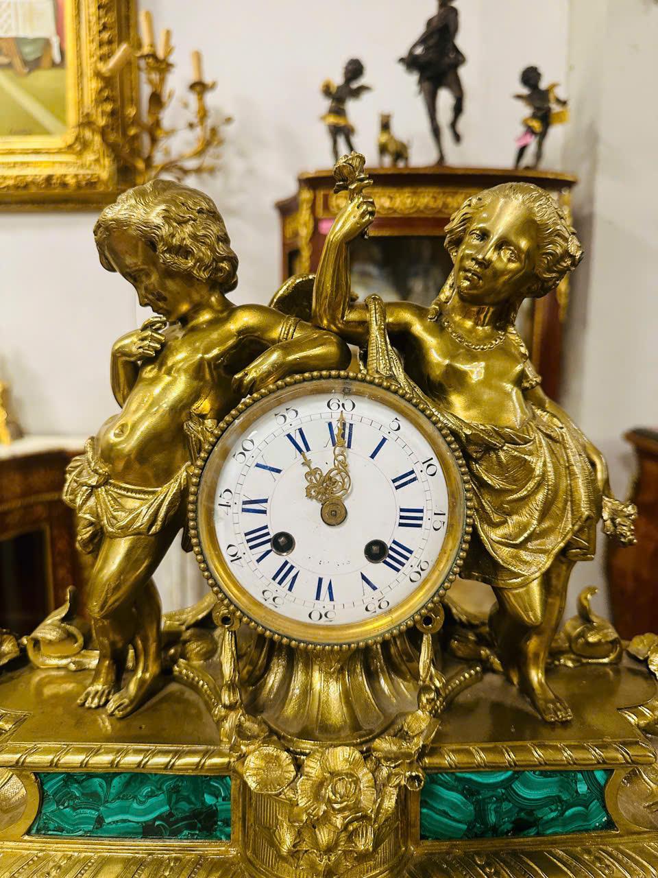 Đồng Hồ Để Bàn Cổ Điển Sang Trọng